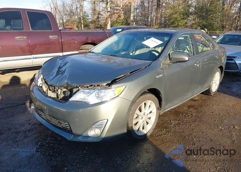 2013 Toyota Camry Hybrid Xle z USA, uszkodzony, nr VIN 4T1BD1FKXDU079411